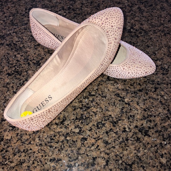 **NEW GUESS FLATS** - Picture 1 of 4